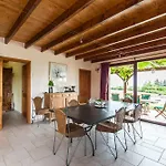 Touloumo Bed & Breakfast