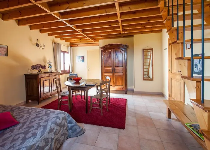 Touloumo Bed & Breakfast *