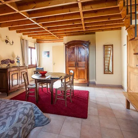 Touloumo Bed & Breakfast *