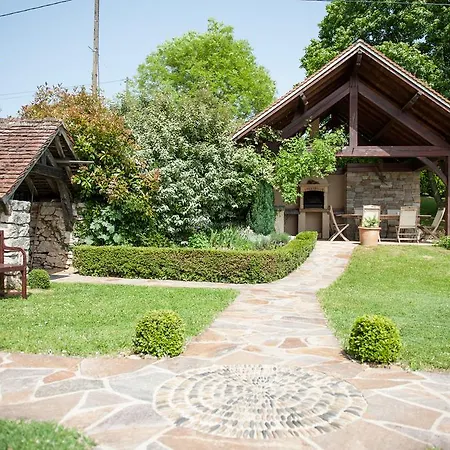 Touloumo Bed & Breakfast *