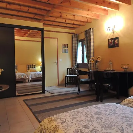 Touloumo Bed & Breakfast *